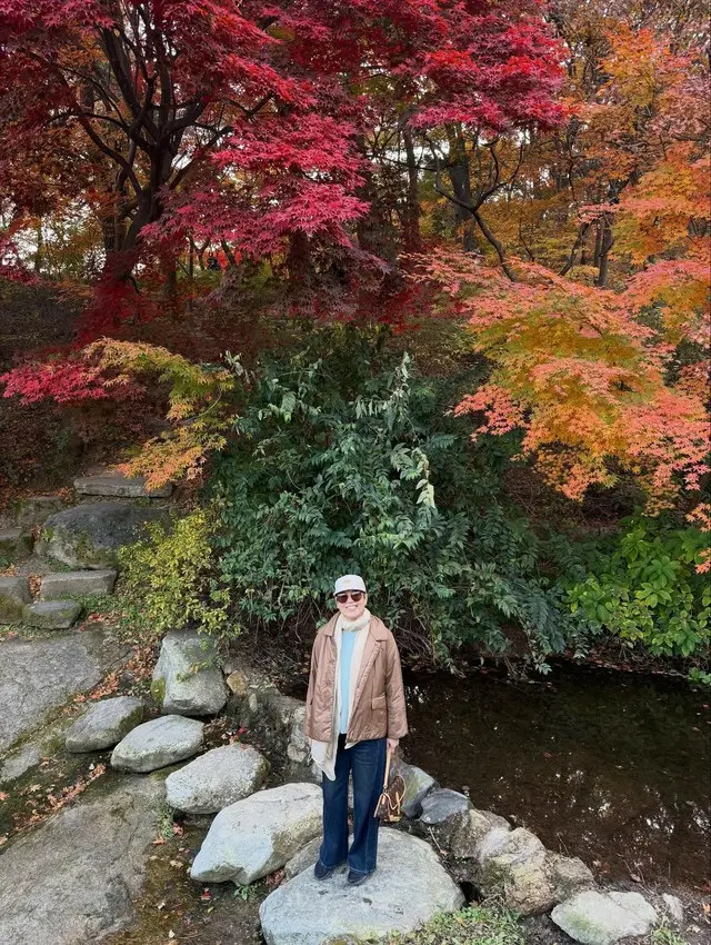 “乳がん闘病中→最近番組復帰”パク・ミソン、「生きながらこんな余裕を享受」…秋の紅葉スポットを巡りつづった“幸福感”4