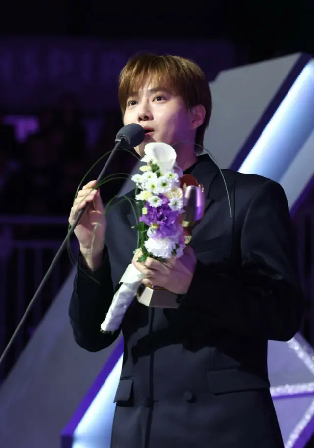 「EXO」SUHOが「2025 KGMA」）でことし最高の男性ソロアーティストに選ばれた。