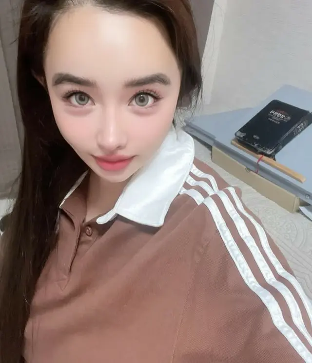 BOM（2NE1）、イ・ミンホ上半身裸の合成写真まで再浮上…その後削除で幕引き