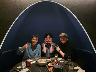 จุนฮยอนมูเข้าร่วมพิธีแต่งงานร่วมกับอีจางอูและโชฮเยวอน "นี่เป็นครั้งแรกที่เราจัดพิธีแต่งงาน และเป็นก้าวแรกในชีวิตของเรา"... คลื่นแห่งพรแห่งการแต่งงาน