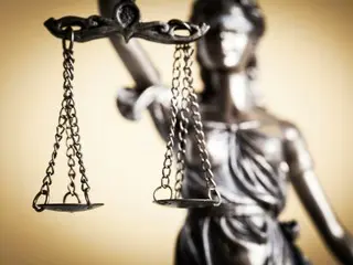 ชายเกาหลีใต้ถูกกล่าวหาว่าเมาแล้วขับ อ้างว่า "ยางรถเพิ่งหมุน" - เขาจะต้องรับโทษอะไร?