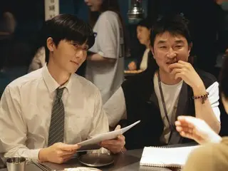 พัคซอจุนและวอนจีอัน ผู้กำกับภาพยนตร์เรื่อง "Tomorrow Will Be Different" กล่าวว่า "ปากฉันยิ้ม แต่ตาฉันร้องไห้"