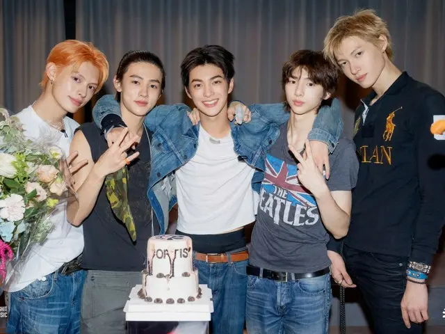 "CORTIS" ครองชาร์ตอัลบั้ม Billboard ของสหรัฐอเมริกา... ชื่อแฟนคลับอย่างเป็นทางการคือ "CORE"