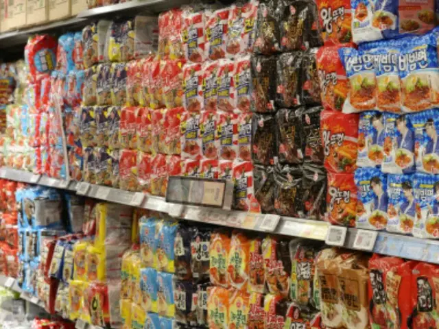 Nongshim และ Samyang Foods ผู้ผลิตบะหมี่กึ่งสำเร็จรูปรายใหญ่สองรายของเกาหลีกำลังแข่งขันกันอย่างดุเดือดในตลาดต่างประเทศ