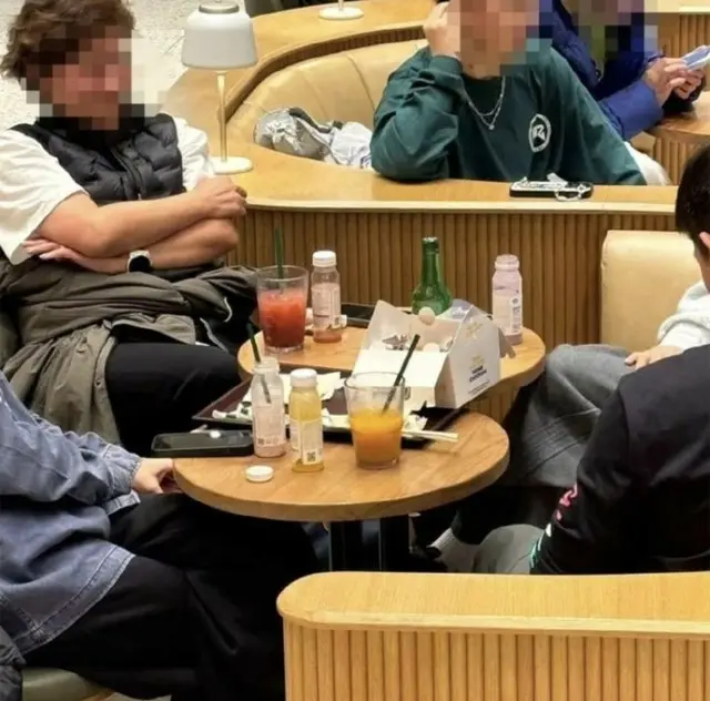 「スタバで焼酎にチキン」…相次ぐ中国人の迷惑行為＝韓国