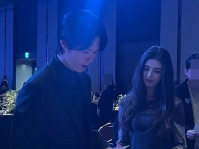 ดาเนียลจาก NewJeans เข้าร่วมงานเลี้ยงการกุศลร่วมกับพัคโบกอมและฌอน