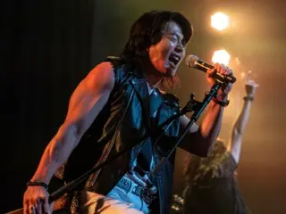 นักแสดงควอนซังอู แปลงโฉมเป็นร็อกเกอร์ผมยาว... มอบเสียงหัวเราะรับปีใหม่กับมุนแชวอน ในภาพยนตร์ตลกเรื่อง "Heart Man"