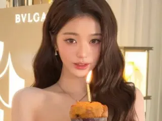 จาง วอนยอง สมาชิกวง IVE ฉลองส่งท้ายปีอย่างงดงาม... ความงามของเธอโดดเด่นกว่าแบรนด์เสียอีก