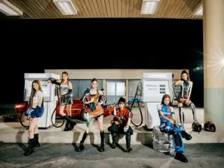 เพลง "Racecar" ของวง "izna" ได้รับการยกย่องให้เป็น "ผลงานชิ้นเอกของวงการเคป็อปแห่งปี" โดยนิตยสาร "NME" ของอังกฤษ