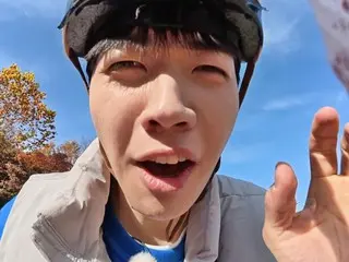 คังฮุน นักแสดงจากรายการ "Running Man" กลับมาเผชิญหน้ากับคิมจงกุกอีกครั้งหลังจากผ่านไปหนึ่งปี... รอยยิ้มอันเป็นเอกลักษณ์หายไป