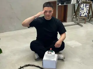 นักแสดง ยอ จิน กู เข้ากรมทหาร KATUSA ในวันที่ 15...พร้อมข้อความรูปหัวใจที่ทำจากเส้นผมของเขาหลังจากโกนผม