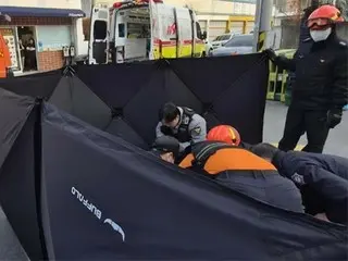 พลเมืองเกาหลีช่วยเหลือแม่บ้านที่ติดอยู่ใต้รถเอสยูวี