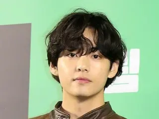 สถานที่สำคัญหลายแห่งในกรุงโซลกำลังร่วมฉลองวันเกิดของวี สมาชิกวง BTS... ตั้งแต่ประติมากรรมขนาดยักษ์ริมแม่น้ำฮัน ไปจนถึงป้ายโฆษณาขนาดใหญ่ทั่วเมือง