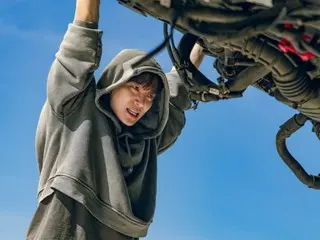 อีจุนโฮ (2PM) กับพลังเหนือธรรมชาติของเขา ร่วมกับอีแชมินและคังฮันนาผู้มีเสน่ห์ ปล่อยภาพนิ่งประชาสัมพันธ์สำหรับ "CASHERO"