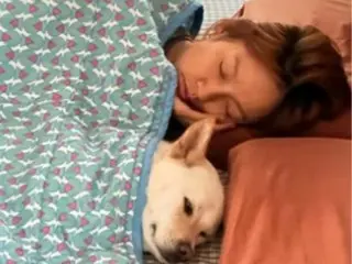 นักร้องอีฮโยรินอนร่วมเตียงกับสุนัขของเธอ...ดาราดังที่ดูสวยแม้ไม่ได้แต่งหน้า