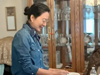 นักแสดงหญิง Kim Heui Ae แม่บ้านธรรมดาที่ทำอาหารที่บ้าน...นี่เป็นครั้งแรกที่เธอ "ใส่แว่น" หรือไม่?