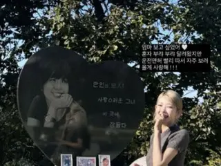 ชเวจุนฮีซึ่งไปเยี่ยมหลุมศพของชเวจินซิลแม่ของเธอเพียงลำพัง ถามในสตรีมสดว่า “คุณมากับใครมีความสำคัญอะไร”