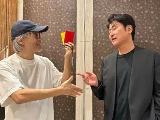 ในที่สุด Song Kang Ho และ Chow Hsing Chi ก็พบกันในภาพยนตร์เรื่อง `` The King of Foul ''... ข้อเสนอการคัดเลือกนักแสดงสำหรับ `` Shaolin Soccer '' เวอร์ชันผู้หญิงเป็นประเด็นร้อน