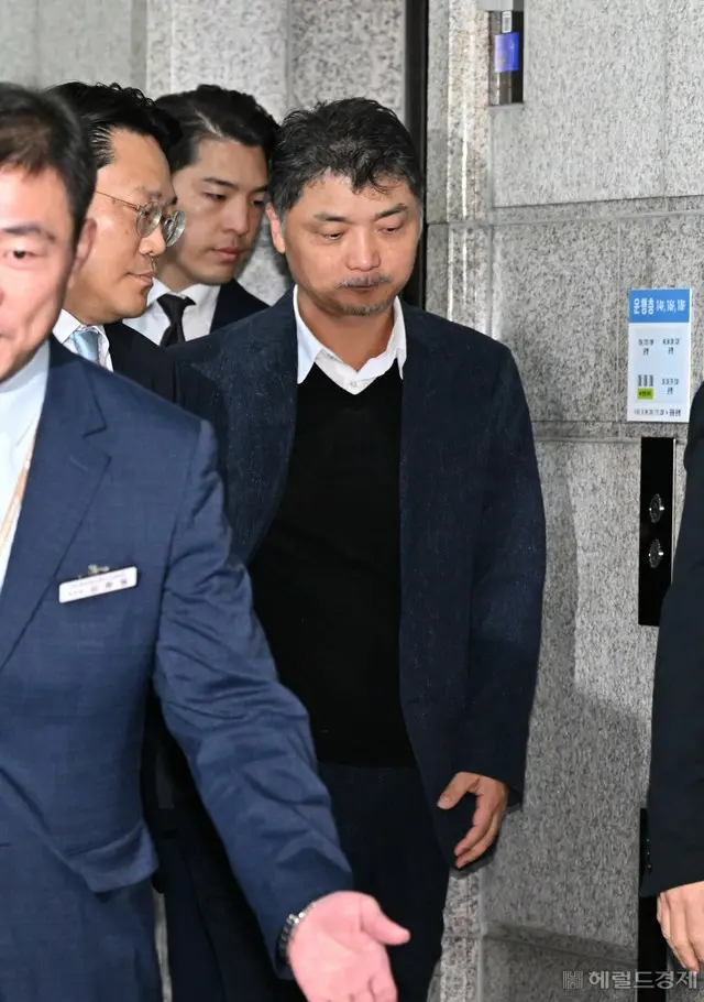 カカオ創業者、株価操作疑惑で金融監督院に出頭＝韓国