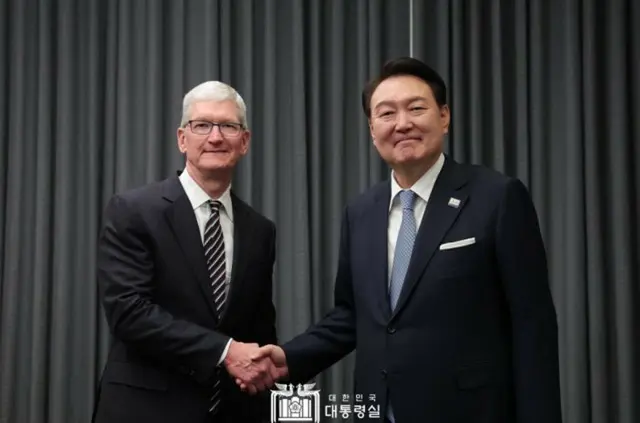 尹大統領、アップルCEOに会う…クック氏「韓国に特別な愛情」