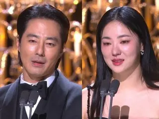 "44th Blue Dragon Film Awards" โจอินซอง และจอนยอบิน คว้ารางวัลนักแสดงสมทบชายยอดเยี่ยม... พิธีกรคิมฮเยซู กอดกันทำให้พวกเขาทั้งน้ำตาและ "สะเทือนใจ"