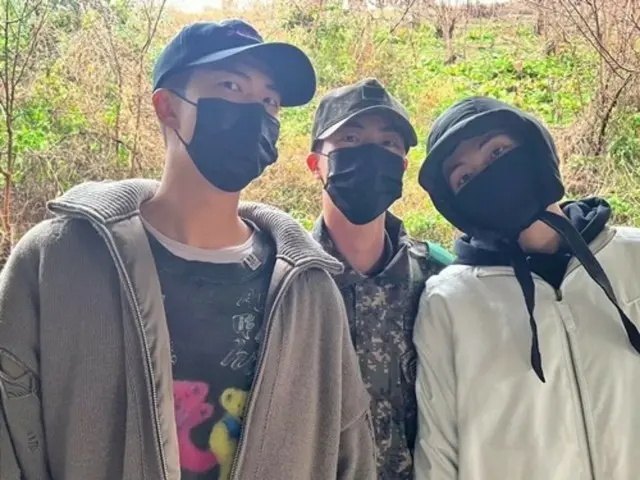 「BTS」JIN、RMとV入隊見送り「気をつけて行ってきて、我が子たち」