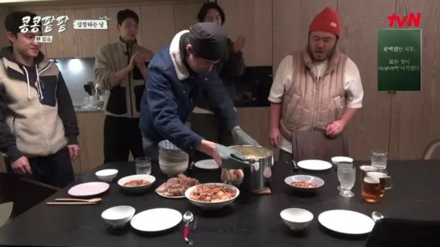 メンバー全員待望のズワイガニラーメンが完成。