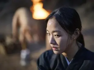 การแสดงตนอย่างล้นหลามของคิมโกอึนและอีโดฮยอนซึ่งกลายเป็นสาวใช้ศาลเจ้าในภาพยนตร์เรื่อง “Breaking Tomb”… ภาพนิ่ง 8 แบบที่ปล่อยออกมา
