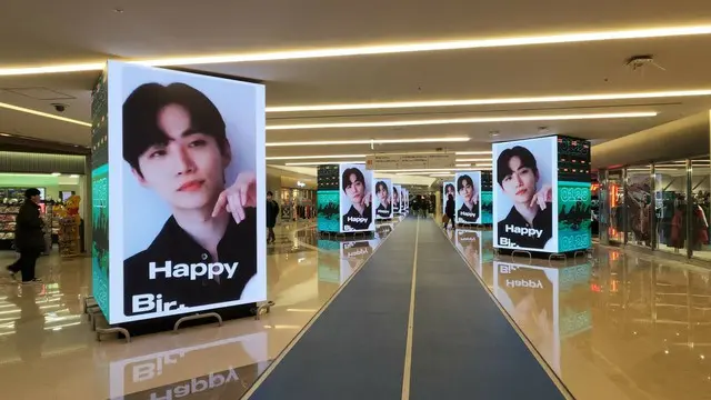ジュノ（2PM）、自身の誕生日を控えファンが盛大な広告イベント1