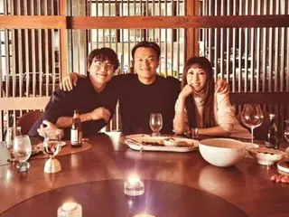 นักร้อง Kim Wan Sung ทานอาหารมื้ออร่อยกับ JYPark และ Sung Si Kyung...มิตรภาพอันอบอุ่น