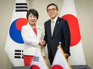 รัฐมนตรีต่างประเทศคนใหม่ของเกาหลีใต้บอกกับรัฐมนตรีต่างประเทศคามิกาวะว่า ``ความสัมพันธ์ญี่ปุ่น-เกาหลีเหนือ ญี่ปุ่นและเกาหลีใต้ควรสื่อสารกันอย่างใกล้ชิด''