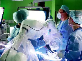 การผ่าตัดเอาถุงน้ำดีโดยใช้หุ่นยนต์ช่วยประสบความสำเร็จ โดยใช้เทคโนโลยี Doosan Robotics = เกาหลีใต้