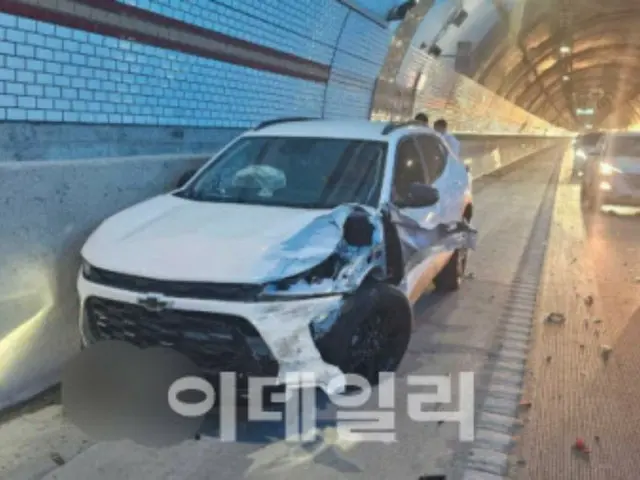 トンネルで車3台がからむ追突事故...10人が負傷して病院搬送＝韓国