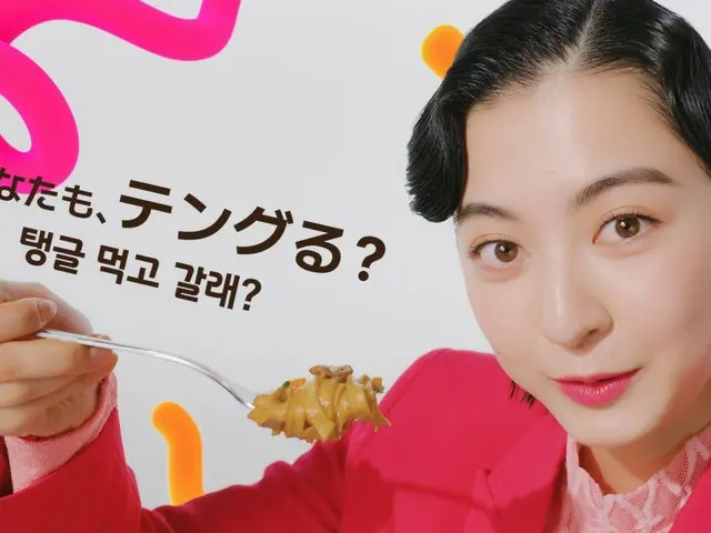 ไอสุมิ นาริตะ นักแสดงสาวคาเมนไรเดอร์ปรากฏตัวในโฆษณาอาหารเป็นครั้งแรกในวิดีโอเว็บพาสต้าเกาหลีเรื่อง “ยุ่งเหยิง”!