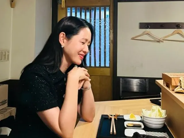 “อาจจะเป็นฉากจากญี่ปุ่น?” ดาราสาวซอนเยจิน เทพธิดายิ้มอ่อนโยนต่อหน้ามื้ออาหารแสนอร่อย... ทำไมเธอถึงน่ารักขนาดนี้?