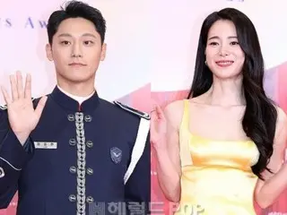 “รักในที่สาธารณะ” นักแสดงอีโดฮยอนและนักแสดงสาวลิมจียอนจับมือกอดไหล่กัน...จับช่วงเวลาโรแมนติกในรายการ “Baeksang”