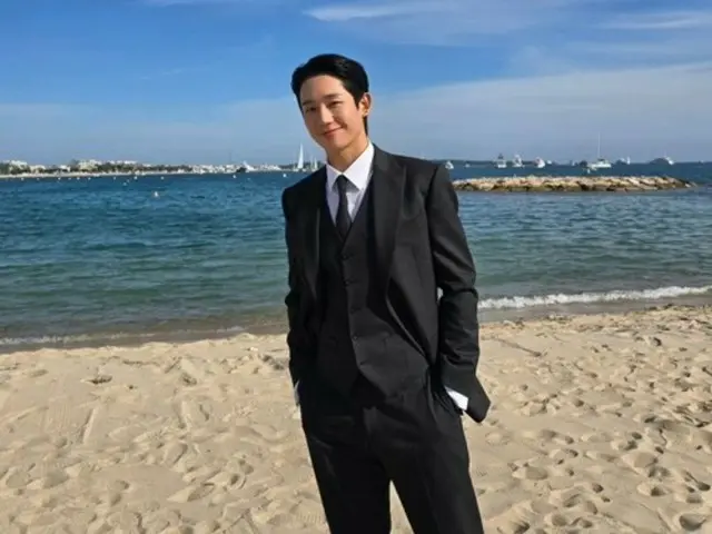 จองแฮอิน ชายหนุ่มรูปงามที่ปรากฏตัวบนชายหาดในเมืองคานส์... เขาไม่เคยดูสมบูรณ์แบบเมื่อสวมชุดสูทมาก่อน