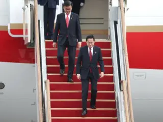 นายกรัฐมนตรีคิชิดะเดินทางถึงสนามบินโซล...เยือนเกาหลีใต้ครั้งแรกในรอบปีเพื่อร่วมงาน "การประชุมสุดยอดญี่ปุ่น-ญี่ปุ่น-เกาหลี"