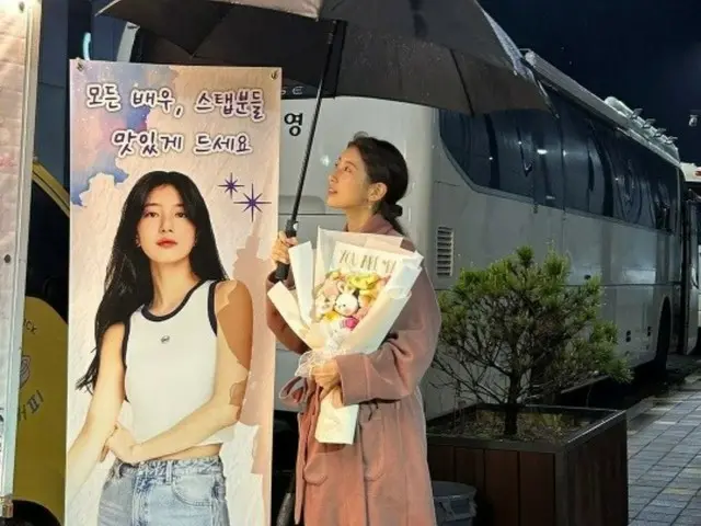 Suzy (อดีต Miss A) แม้ว่าเธอจะเพิ่งถือร่ม...เป็นภาพลักษณ์ที่ไร้เดียงสา