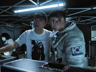 วิดีโอการสร้างภาพยนตร์ไซไฟเรื่องแรก "THE MOON" ซึ่งรวมถึงบทสัมภาษณ์ของโดคยองซู (DO ของ "EXO") มาแล้ว