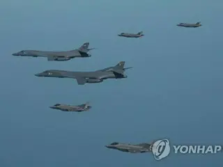 เครื่องบินทิ้งระเบิดทางยุทธศาสตร์ B-1B ของสหรัฐฯ ประจำการในคาบสมุทรเกาหลี = การฝึกปล่อยขีปนาวุธนำวิถีอย่างแม่นยำครั้งแรกในรอบ 7 ปี