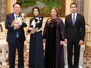 ประธานาธิบดียูนและภริยารับมอบ ``สุนัขประจำชาติเติร์กเมนิสถาน''... ``เลี้ยงโดยตรง'' = เกาหลีใต้