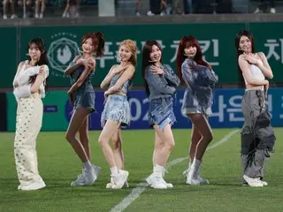 "ILY:1" โชว์สองเพลงในช่วงพักครึ่งรายการ "2024 Hana Bank Korea Cup" รอบ 16 ทีม