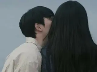 “คุณกำลังดู PD ของ Na Young Seok อยู่ใช่ไหม?” Lee Yong Ji และ D.O. (EXO) ปฏิกิริยา MV “Surprise Cheek Kiss” ระเบิด! …วิดีโอมาแรงอันดับ 1 บน YouTube