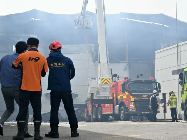 การชันสูตรพลิกศพผู้เสียชีวิตจาก 'ไฟไหม้โรงงานแบตเตอรี่ฮวาซอง' คาดว่าจะใช้เวลาหลายวันในการระบุตัวตน = เกาหลีใต้