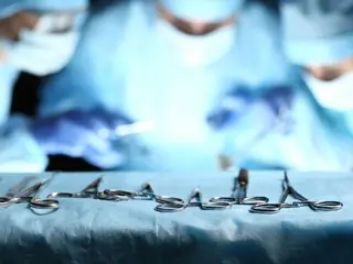 คนงานชาวเกาหลีใต้ขาหักต้องเข้ารับการผ่าตัดหลังผ่านไป 20 ชั่วโมง เหตุหาโรงพยาบาลรับไม่ได้