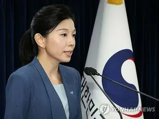 ตราสัญลักษณ์ Kim Jong-un มุ่งหวังที่จะ ``เจือจางสีของบรรพบุรุษของเขา และสร้างจุดยืนที่เป็นเอกลักษณ์ของเขาเอง'' = รัฐบาลเกาหลีใต้