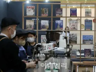 เกาหลีใต้ ซึ่งเป็น ``ประเทศที่รักกาแฟ'' มีร้านค้าเฉพาะทางมากกว่า 100,000 แห่ง โดยบางคนคาดการณ์ว่าร้านจะถึงจุดอิ่มตัวในไม่ช้านี้