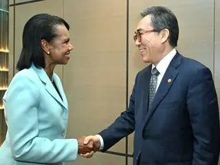 รัฐมนตรีต่างประเทศเกาหลีใต้เข้าพบอดีตรัฐมนตรีต่างประเทศสหรัฐฯ ไรซ์... ``กังวลความร่วมมือทางทหารรัสเซีย-เกาหลีเหนือ''