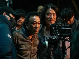 ``หนุ่มหล่อ'' นำแสดงโดย ``ลีซอนมิน และ ลีฮีจุน'' อัตราการซิงโครไนซ์ที่สมบูรณ์แบบแม้จะอยู่นอกกล้อง... ภาพนิ่งเบื้องหลังถูกปล่อยออกมา